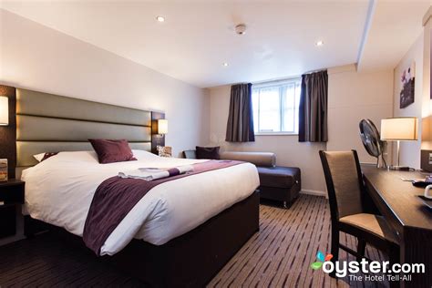 Premier Inn London Kew Bridge Hotel Review: What To REALLY Expect If ...