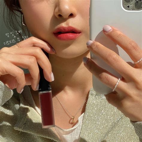 MAC ra son kem siêu mềm hot hit Son kem mà mịn lì như phấn chất son