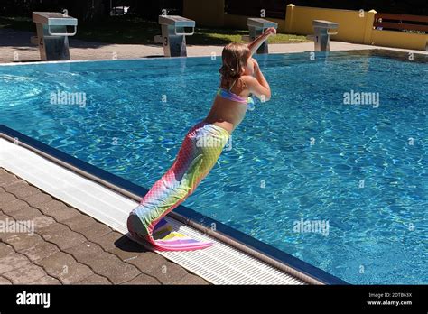 Years Girl Bikini Fotos Und Bildmaterial In Hoher Aufl Sung Alamy