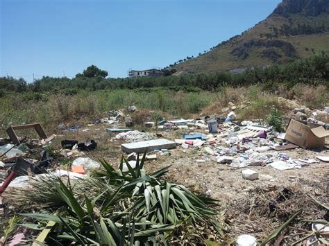 Discarica A Cielo Aperto A Castellammare I Residenti Siamo Invasi