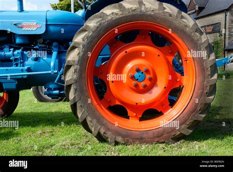 Power Fordson Major Tractor Stockfotos Und Bilder Kaufen Alamy