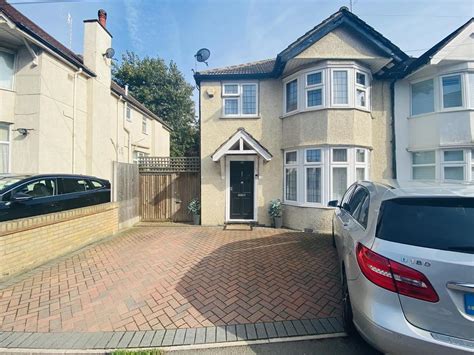 Aldenham Road Bushey WD23 3 Bed Semi Detached House For Sale 599 950