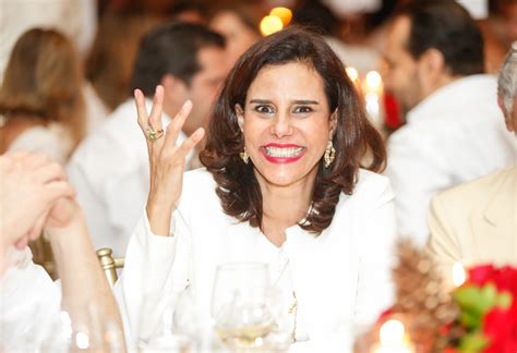 HZ | Narcisa viraliza ao ficar confusa com imitação de Maria Beltrão de