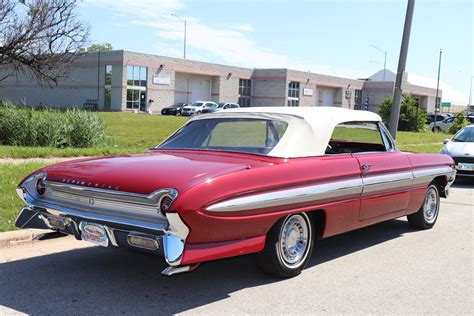 1961 Oldsmobile Starfire | Midwest Car Exchange