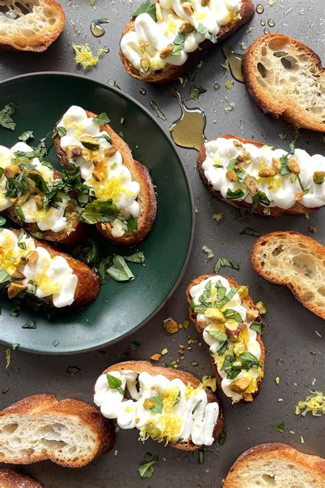 Whipped Ricotta Crostini (with Honey) - hellofrozenbananas.com