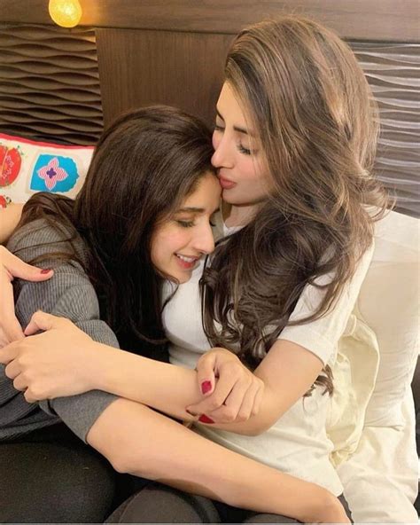 Mawra Hocane And Urwa Hocane Friend Poses Photography Sisters