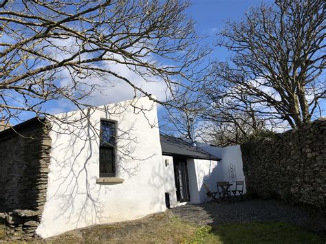 Delightful Cabin in the Irish Countryside. : r/CozyPlaces