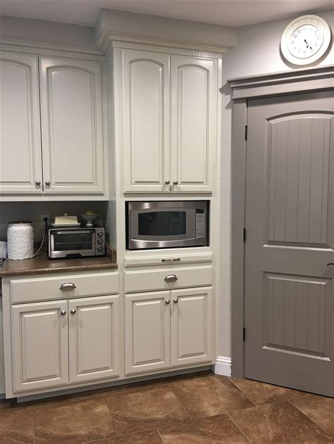 Antique White Kitchen Cabinets