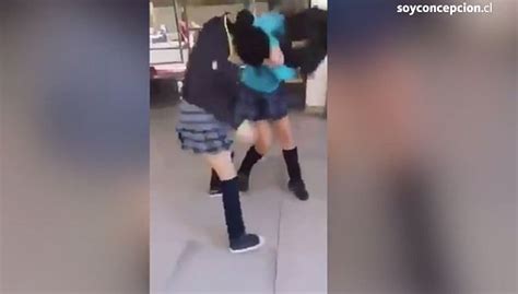 Los Impactantes Videos De La Joven Que Le Da Golpizas A Estudiantes En