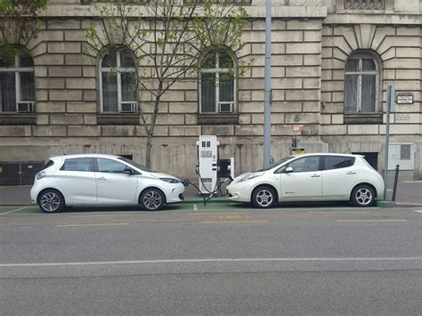 Egyszerűbb lett az elektromos autó töltés Budapesten Villanyautósok