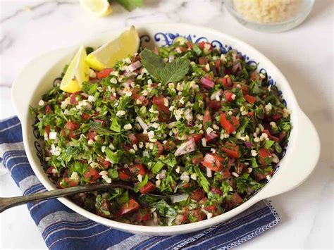 Libanese Tabouleh Salade Met Peterselie En Bulgur The Tasty Chilli