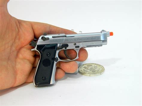 Модель пистолета Beretta 92 sil масштаб 1/2 - купить с доставкой по ...