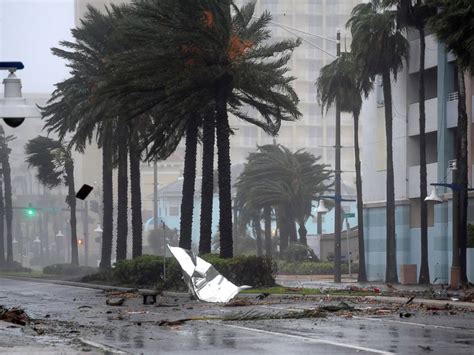 Hurricane Matthew Lashes Florida With 100 Mph Winds 2 Dead As Nearly 1