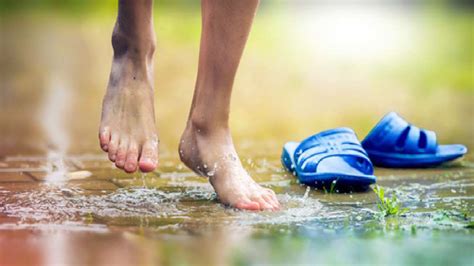 Feet How To Take Care Of Your Feet During Monsoon Dgtl Anandabazar