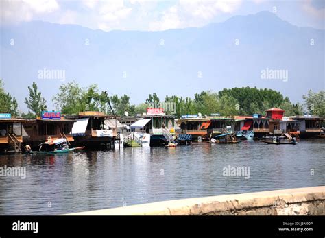 Kashmir World Famous Dal Lake A Shikara Ride Jannat On Mission