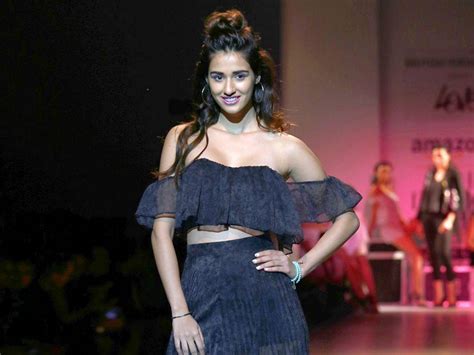 Actress Disha Patani Hot Spicy Cleavage Photos Are Too Ho