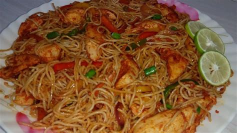 Basto Macaan Oo Fudud Spaghetti With Chicken Recipe Youtube