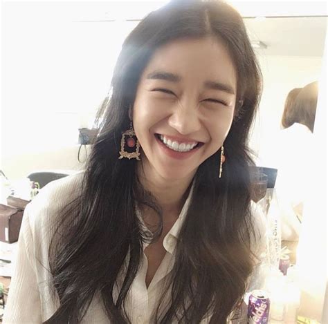 10 Potret Manis Seo Ye Ji Its Okay To Not Be Okay Dengan Eye Smile