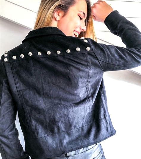 Campera Chaqueta Gamuza Importada Negra Con Tachas Grandes Lauan