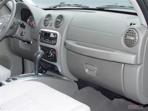 2007 Jeep Liberty: 7 Interior Photos | U.S. News