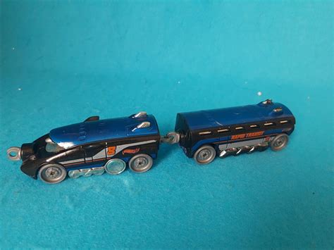 Miniatura de metal Hot wheels 2010 trem e vagão azuis conectaveis Rapid transit usada Taffy