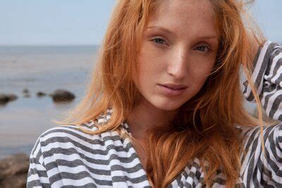 Bild Markiert Mit Skinny Does A Body Good MET Art Redhead Siiri Fit Small Tits Smiling