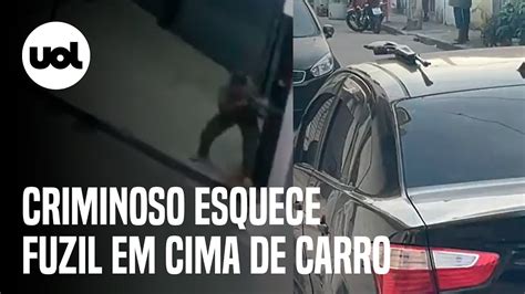 Criminoso deixa fuzil em cima de carro durante operação policial no