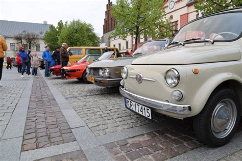 Gratka dla miłośników motoryzacji w Olkuszu Na rynku Srebrnego Miasta