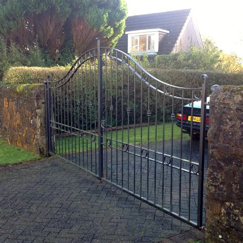 Automatic Gates Glasgow Driveway Metal Wooden Electric Scotland