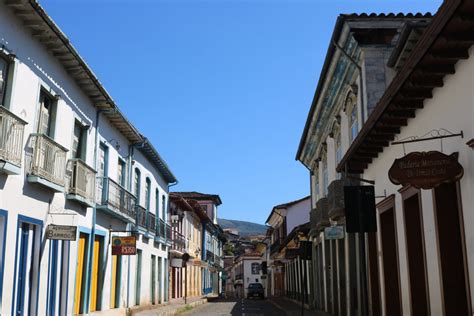 Postes são retirados do centro histórico de Mariana e moradores