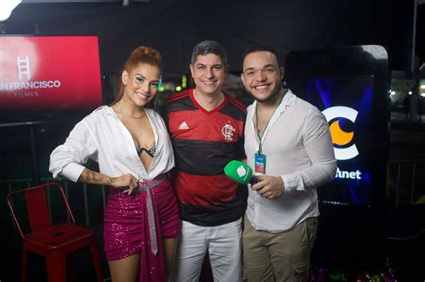 Solteiro blusa do Flamengo Calegário chega ao Carnaval e revela