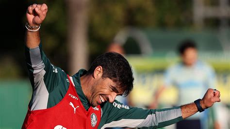 ASSISTA Abel Ferreira marca golaço em treino do Palmeiras Veja