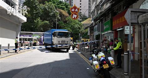 葵涌過路翁遭貨車輾過右腳 司機涉危駕被捕 1213 20240320 港聞 即時新聞 明報新聞網