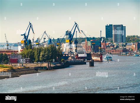 Hamburg Hafen Von Oben Gesehen Fotos Und Bildmaterial In Hoher