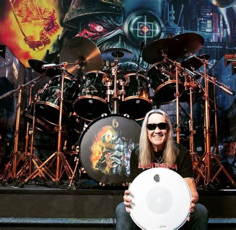 Baterista Do Iron Maiden Diz Que Avc Deixou Lado Direito De Seu Corpo