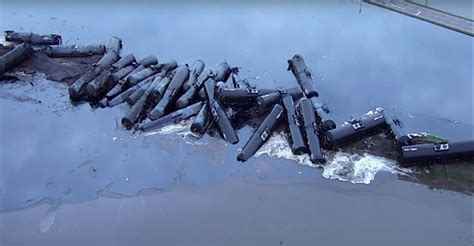Derailed Train Leaks 230,000 Gallons of Crude Into Iowa River