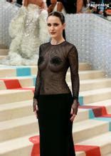 Rachel Brosnahan Flaunts Her Nude Sexy Look At The Met Gala Aznude