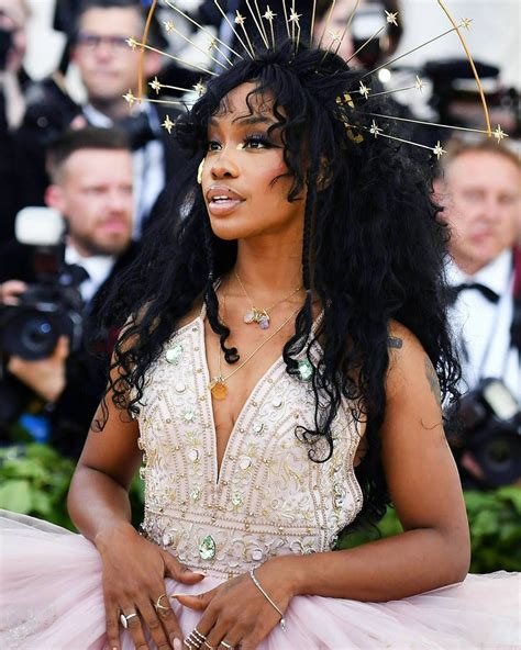 Headpieces And Crowns Won The 2018 Met Gala Artofit