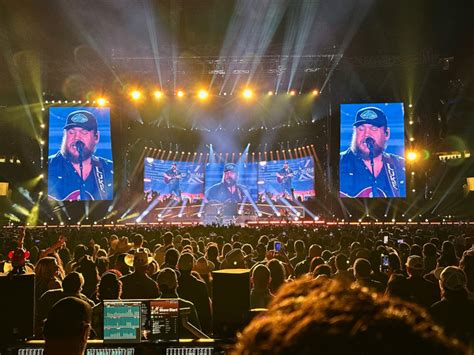 Country Superstar Luke Combs Tours With Ses And Outline Gto