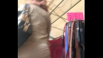 Chica Hermosa Caminando Por La Calle XVIDEOS