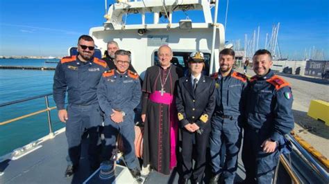 San Benedetto Del Tronto Vescovo Bresciani In Visita Alla Capitaneria