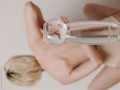 Nude Woman Reflecting Through Glass Of Water Del Colaborador De