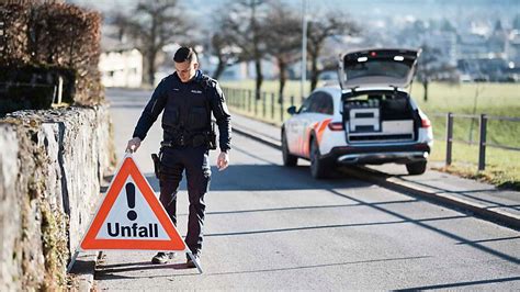 Glarus Gl Verkehrsunfall Zwischen Kind Und Einem Pw Polizei News