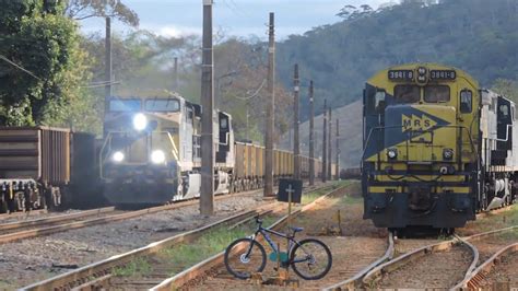 Trem Passando Chutado Chamando Na Buzina E Carga Geral Se Arrastando