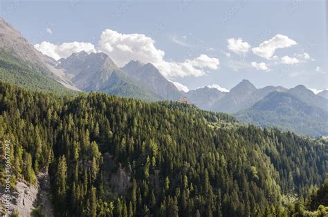 Foto De Scuol Dorf Tarasp Schloss Bergstrasse Engadin