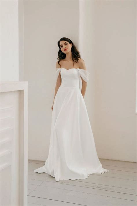 33 Best A Line Wedding Dresses Complete Style Guide Sweetheart