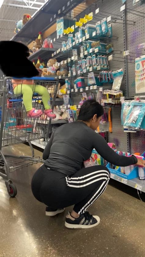 Latina With A Sexy Ass Squats In Leggings Slight Vtl Spandex Leggings Yoga Pants Forum