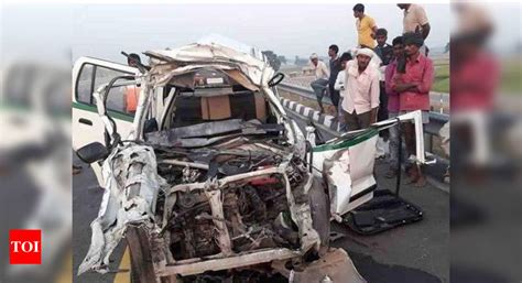 Agra Lucknow Expressway 3 Killed In Road Accident On Agra Lucknow