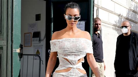 Kim Kardashian Lleva Un Vestido De Dise O Mexicano En El Vaticano Vogue