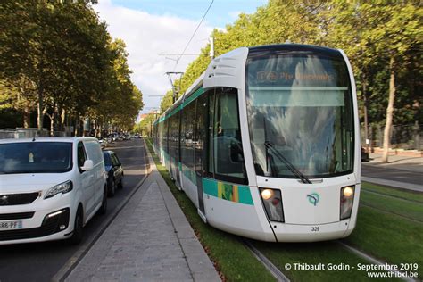 Tram 329 sur la ligne T3b RATP à Porte de Bagnolet Paris Photos